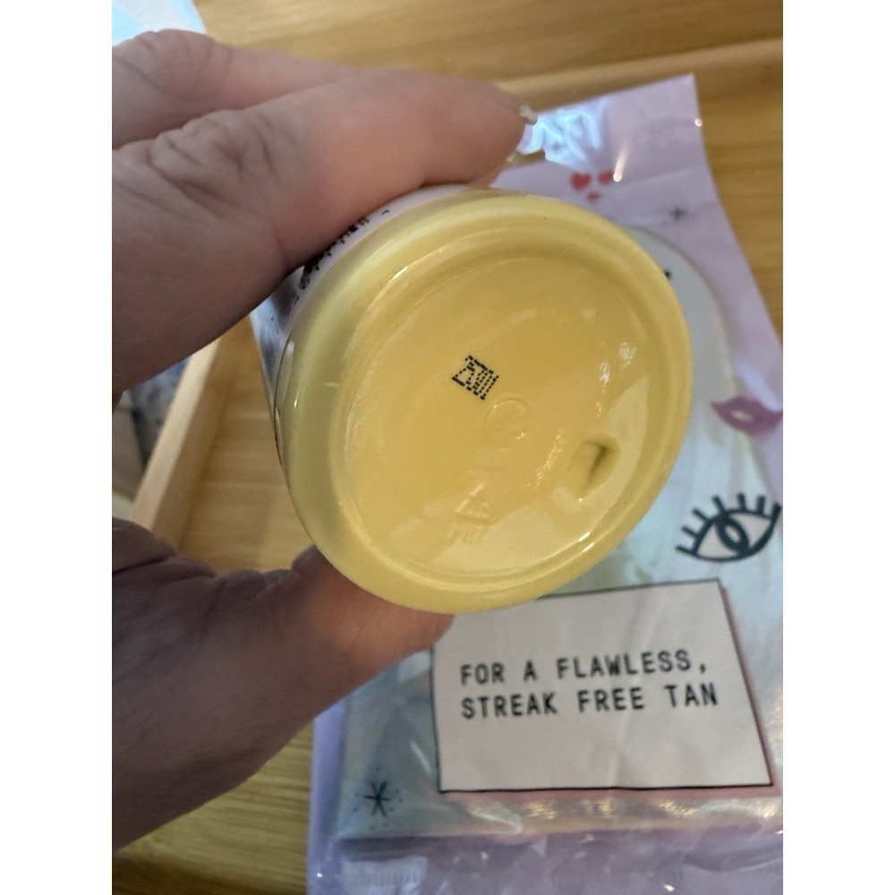Isle of Paradise Self-Tanning Tinted Body Mousse With Application Glove-NEW - Picture 10 of 10